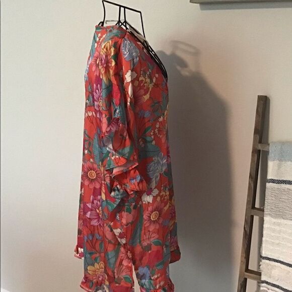 Umgee Plus Size Floral Print V-Neck Short Ruffle Hem Sleeve Top with Side Slits - Picture 6 of 9